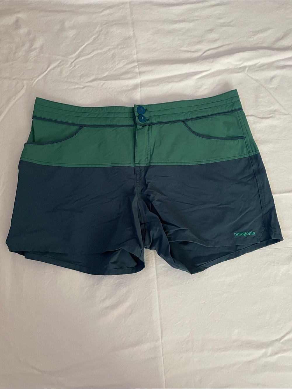 Patagonia Two-Tone Green and Teal Women’s shorts